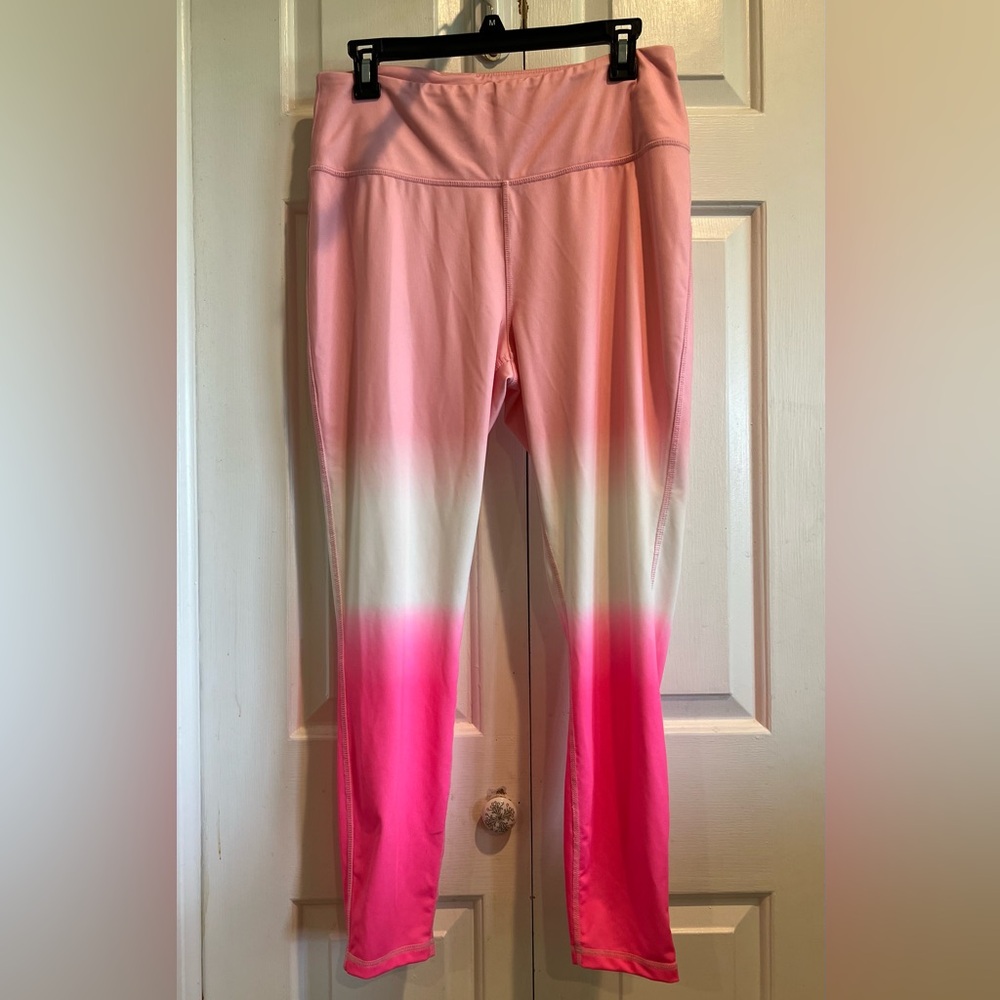 CROWN & IVY 💗 Pink & White Ombre Leggings